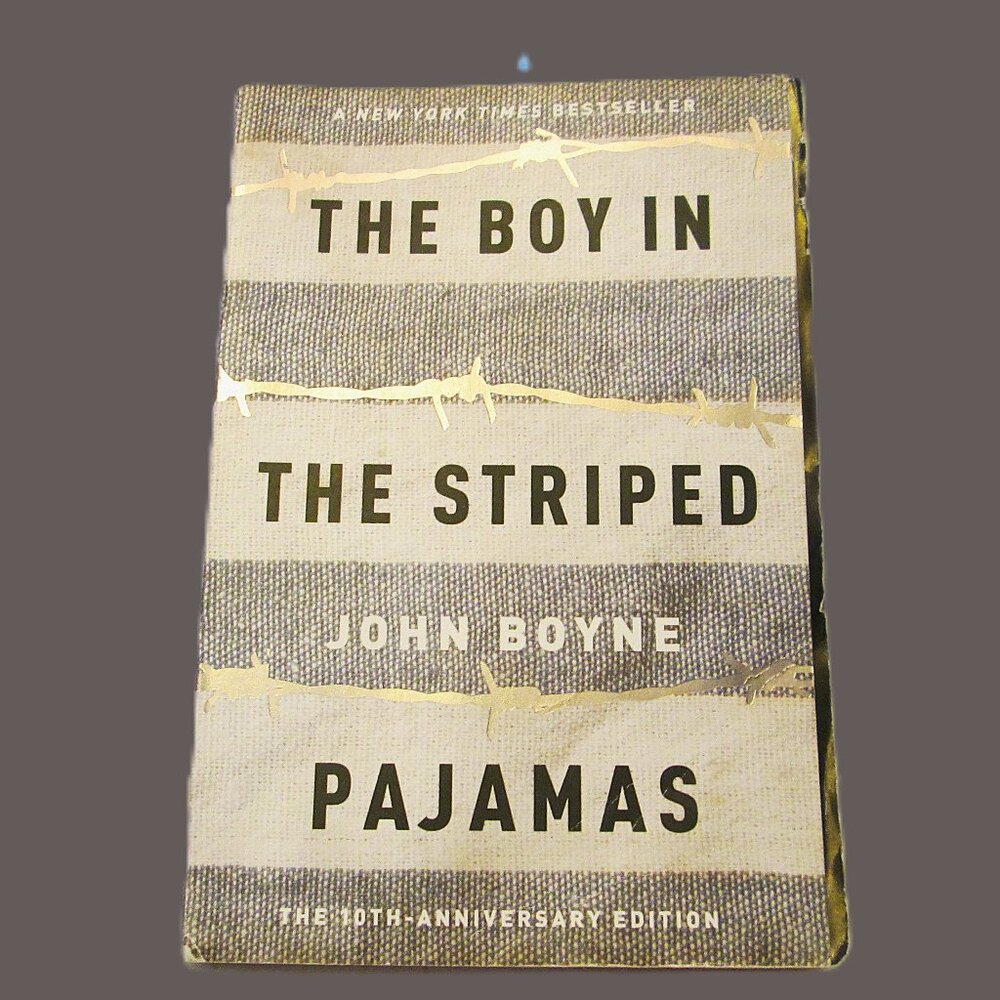 (WWII)The Boy in The Striped Pajamas book John Boyne 2006